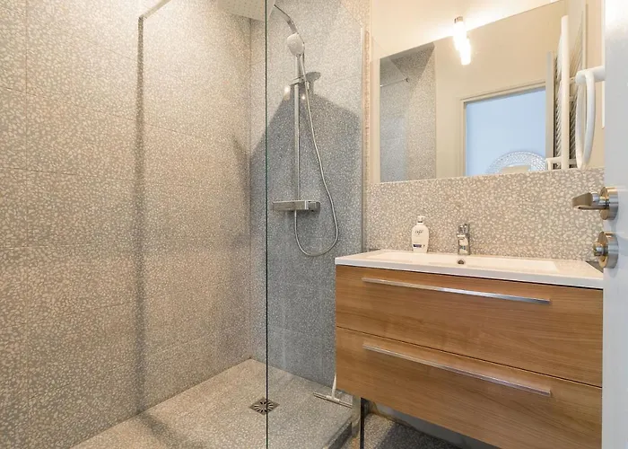 La Romanee, En Plein Coeur De Dijon